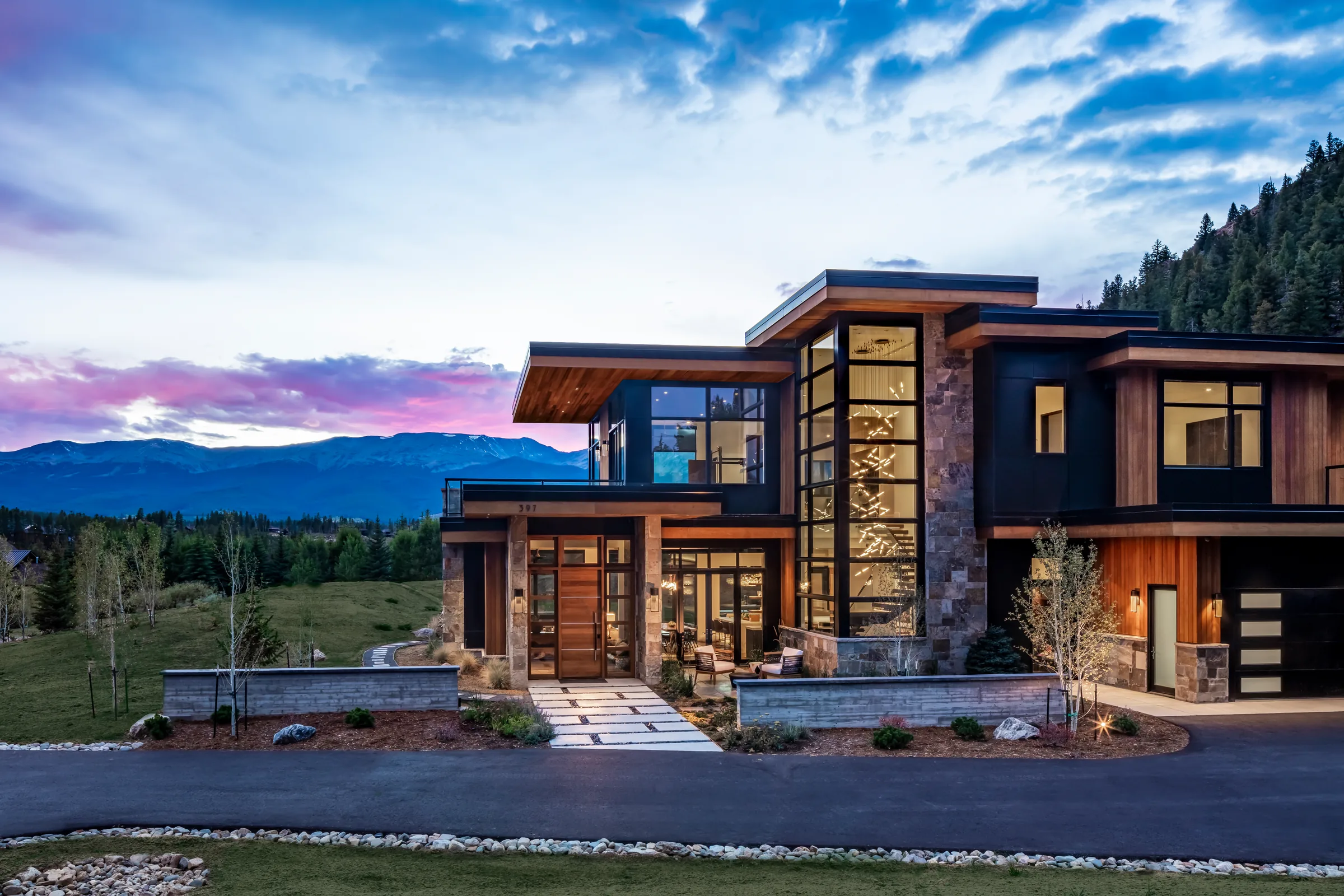 Davenport Loop mountain home at sunset